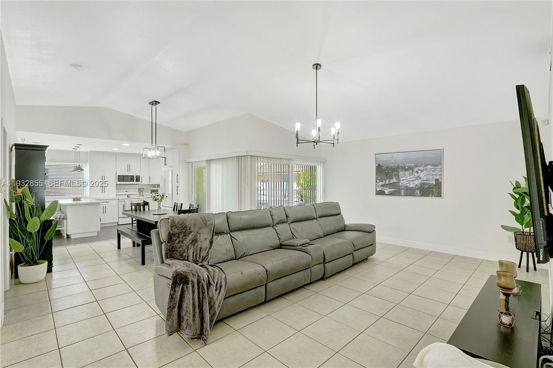 For Sale: $539,900 (4 beds, 2 baths, 1611 Square Feet)