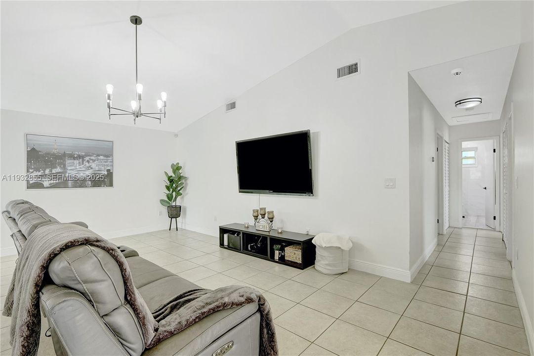 For Sale: $539,900 (4 beds, 2 baths, 1611 Square Feet)