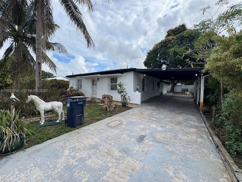 En Venta: $489,000 (5 camas, 2 baños, 1575 Pies cuadrados)