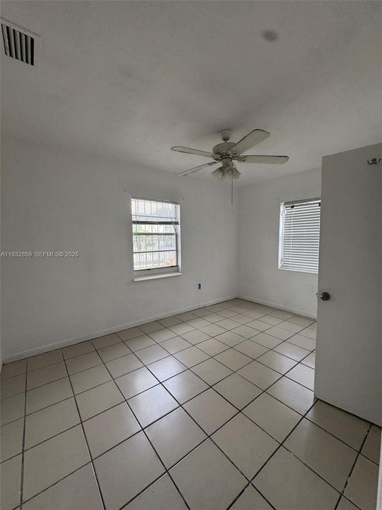 En Venta: $489,000 (5 camas, 2 baños, 1575 Pies cuadrados)