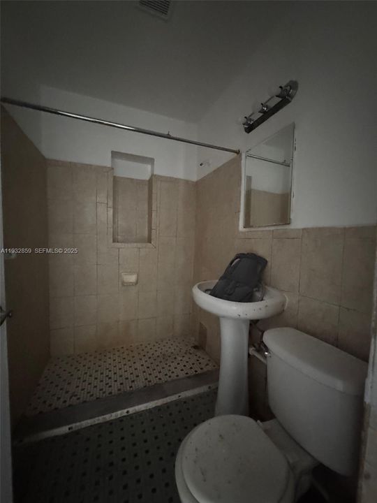 En Venta: $489,000 (5 camas, 2 baños, 1575 Pies cuadrados)