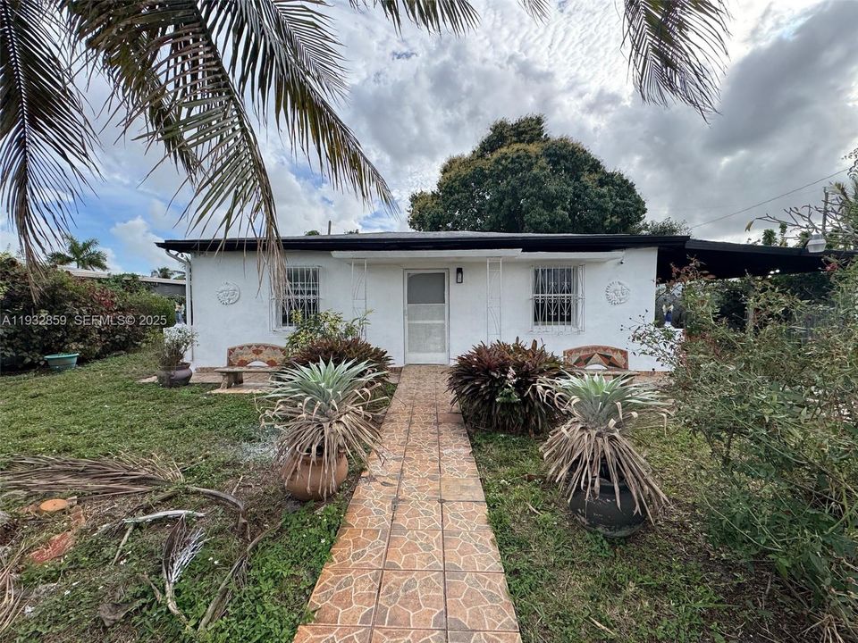 En Venta: $489,000 (5 camas, 2 baños, 1575 Pies cuadrados)