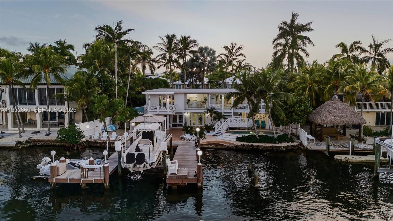 待售: $3,200,000 (3 贝兹, 4 浴室, 2608 平方英尺)