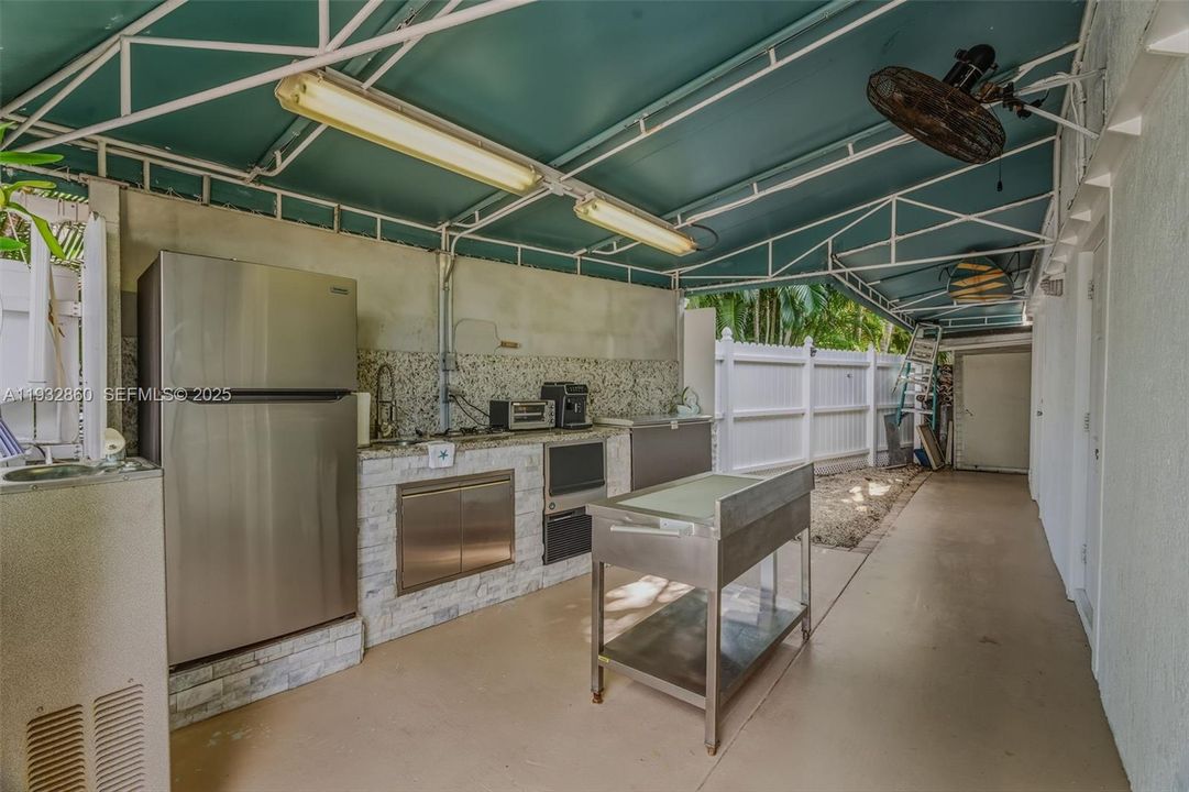 На продажу: $3,200,000 (3 спален, 4 ванн, 2608 Квадратных фут)