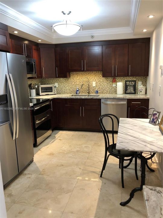 For Rent: $3,800 (2 beds, 2 baths, 1181 Square Feet)