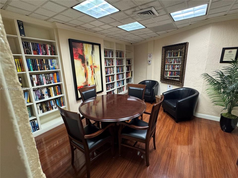 For Rent: $3,800 (2 beds, 2 baths, 1181 Square Feet)