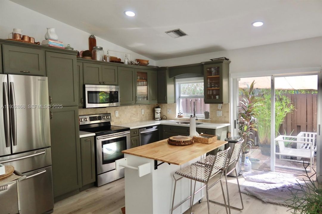 待售: $840,000 (3 贝兹, 2 浴室, 1308 平方英尺)