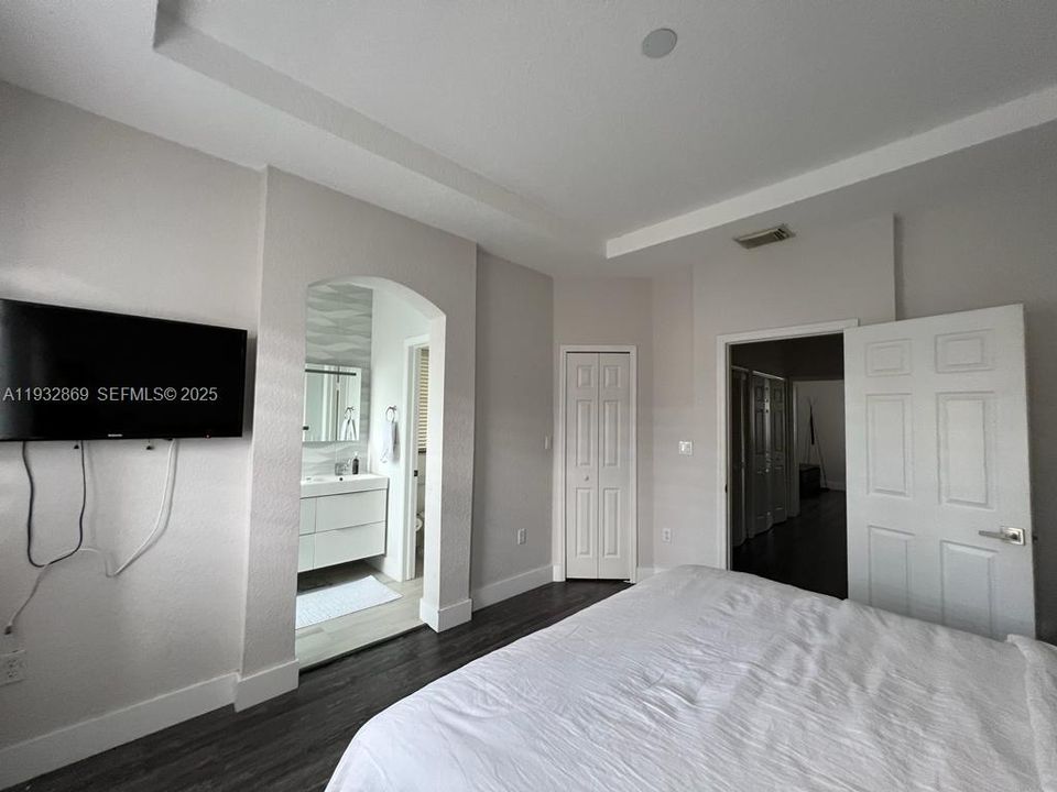 For Rent: $3,500 (3 beds, 3 baths, 1462 Square Feet)