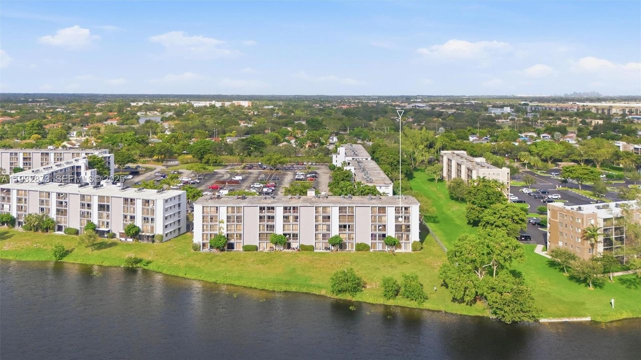 На продажу: $180,700 (2 спален, 2 ванн, 832 Квадратных фут)