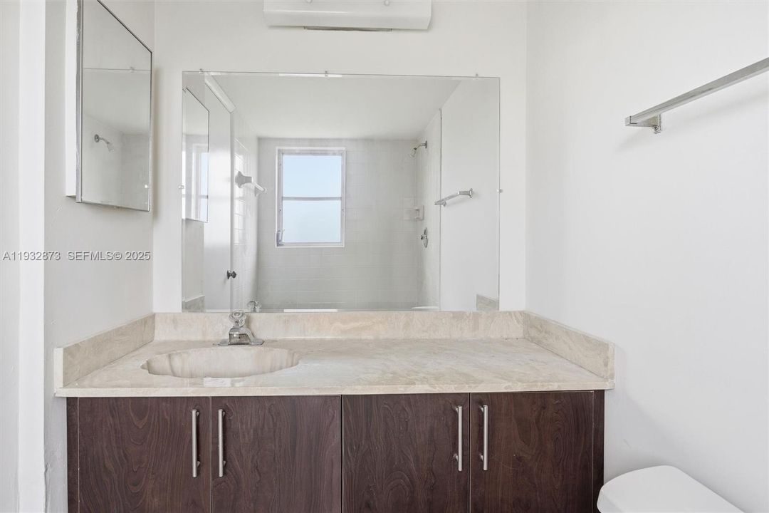 На продажу: $180,700 (2 спален, 2 ванн, 832 Квадратных фут)