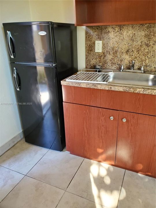 For Rent: $2,300 (2 beds, 1 baths, 800 Square Feet)