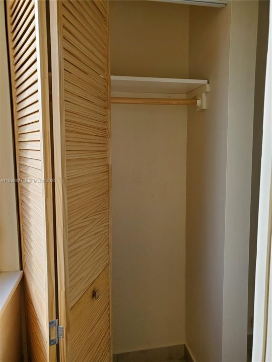 For Rent: $2,300 (2 beds, 1 baths, 800 Square Feet)