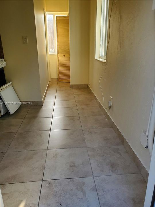 For Rent: $2,300 (2 beds, 1 baths, 800 Square Feet)