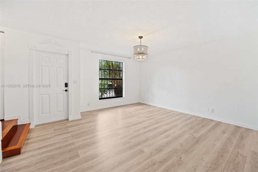 For Rent: $3,400 (3 beds, 2 baths, 1573 Square Feet)