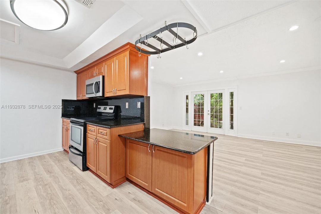 For Rent: $3,400 (3 beds, 2 baths, 1573 Square Feet)