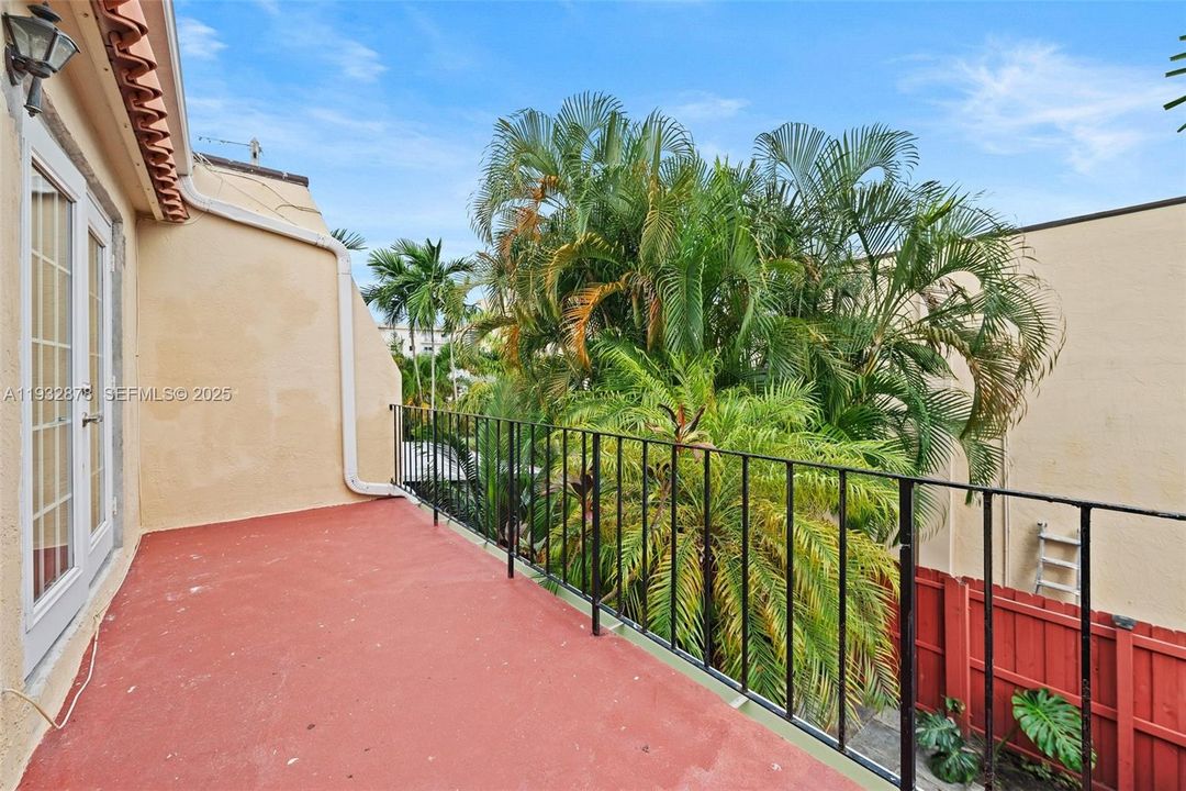 For Rent: $3,400 (3 beds, 2 baths, 1573 Square Feet)