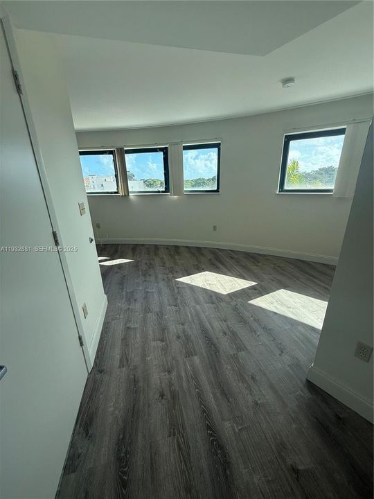 For Rent: $1,850 (0 beds, 1 baths, 600 Square Feet)