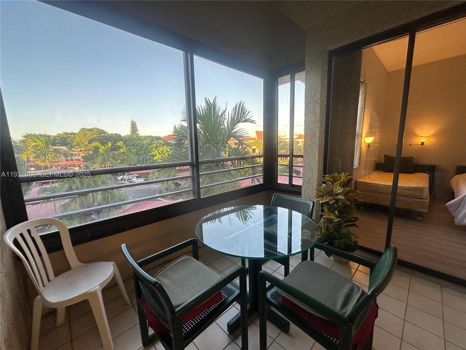 For Rent: $3,200 (3 beds, 3 baths, 1710 Square Feet)