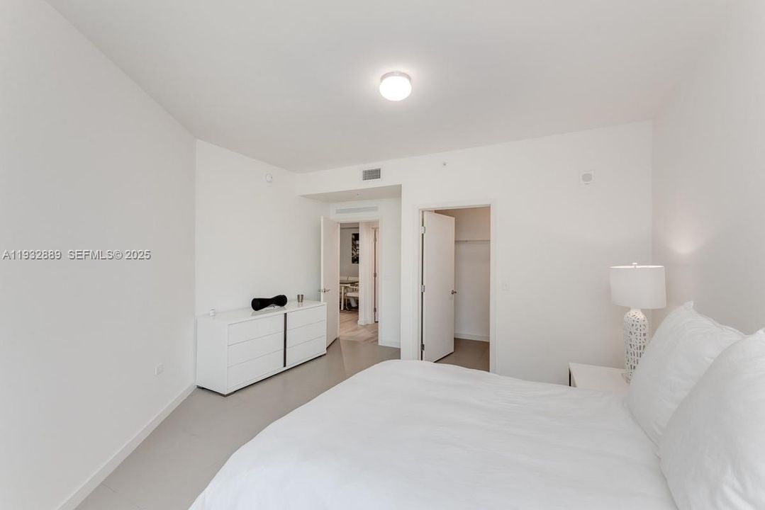 出租: $4,600 (2 贝兹, 2 浴室, 1384 平方英尺)