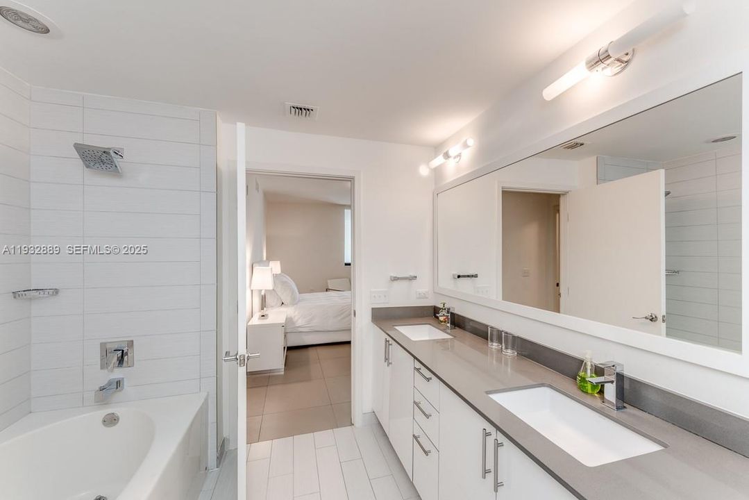 出租: $4,600 (2 贝兹, 2 浴室, 1384 平方英尺)