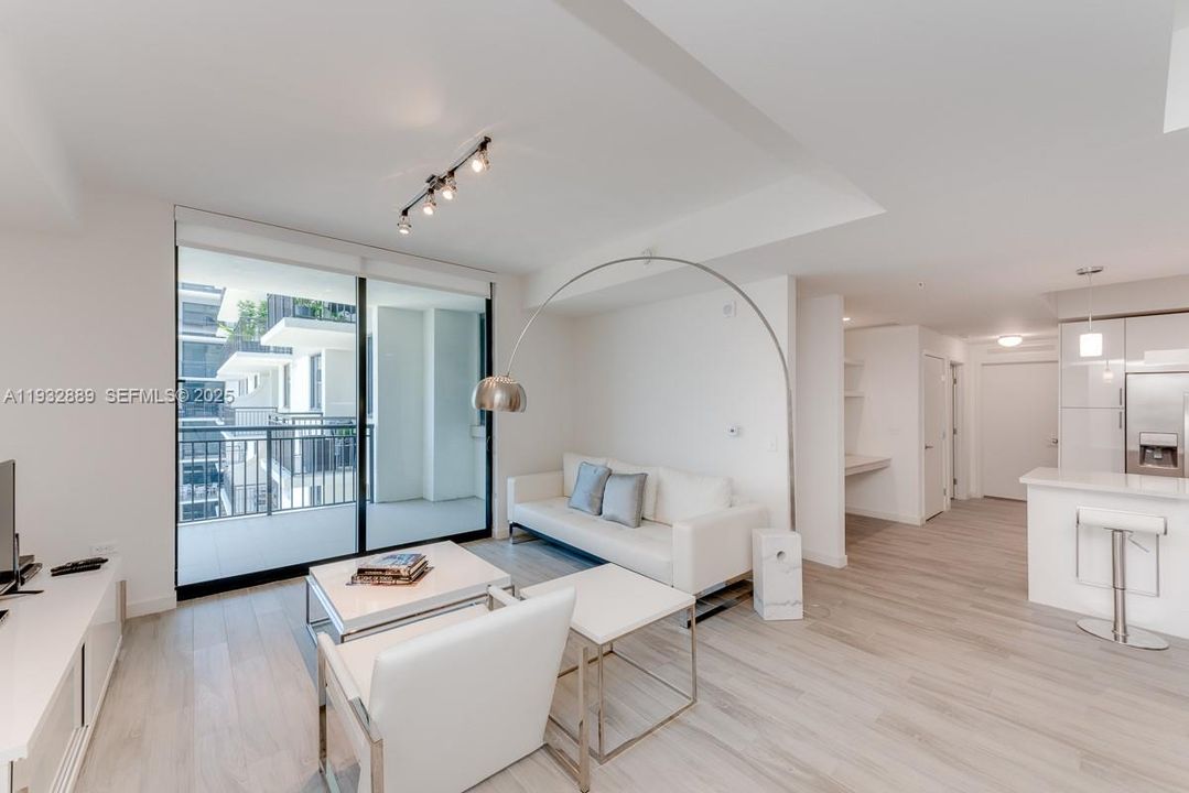 出租: $4,600 (2 贝兹, 2 浴室, 1384 平方英尺)