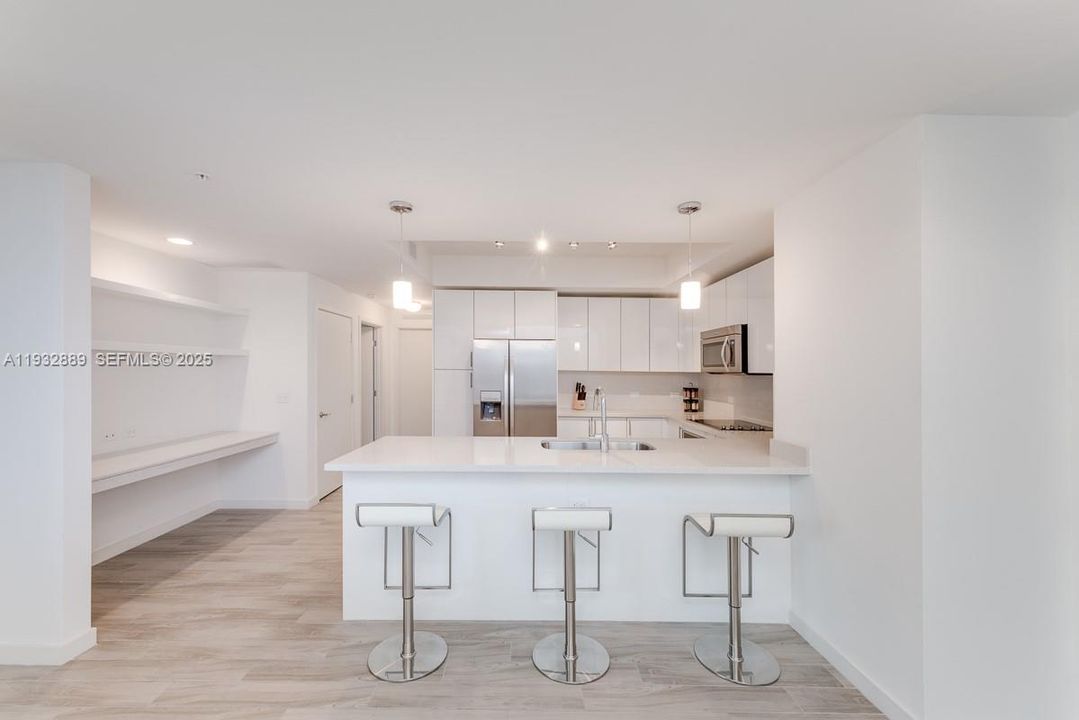 出租: $4,600 (2 贝兹, 2 浴室, 1384 平方英尺)