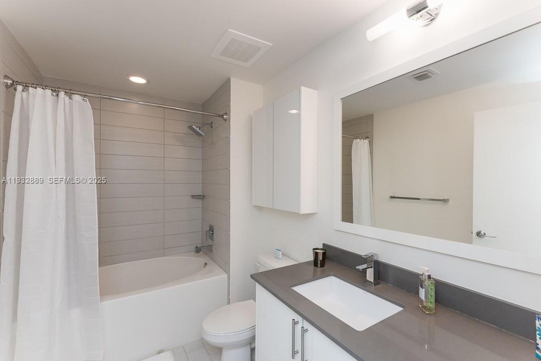 出租: $4,600 (2 贝兹, 2 浴室, 1384 平方英尺)