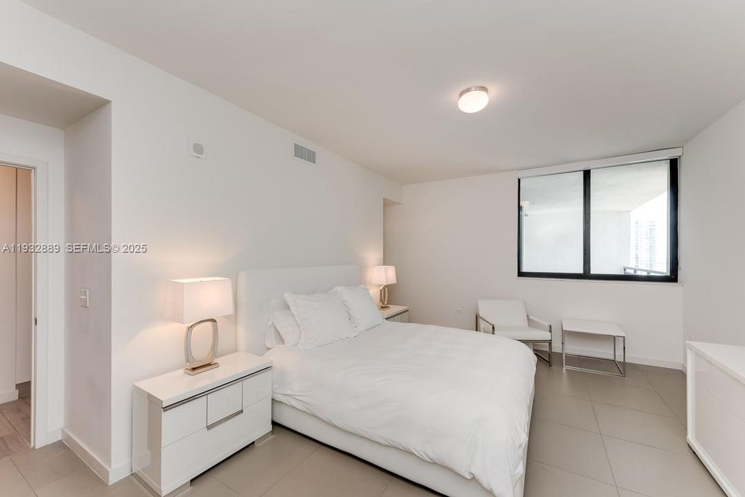 出租: $4,600 (2 贝兹, 2 浴室, 1384 平方英尺)