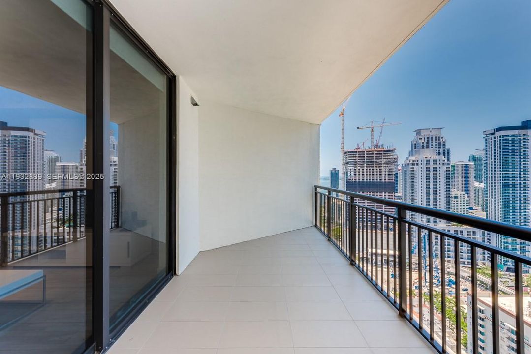 出租: $4,600 (2 贝兹, 2 浴室, 1384 平方英尺)