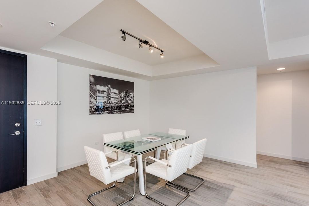 出租: $4,600 (2 贝兹, 2 浴室, 1384 平方英尺)