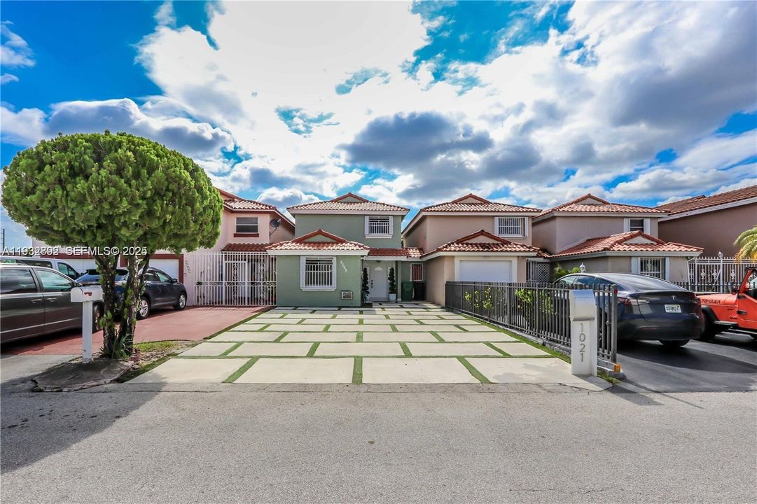 For Rent: $1,400 (0 beds, 1 baths, 500 Square Feet)