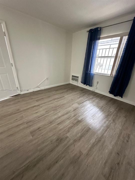 For Rent: $1,400 (0 beds, 1 baths, 500 Square Feet)