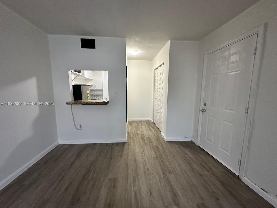For Rent: $1,400 (0 beds, 1 baths, 500 Square Feet)