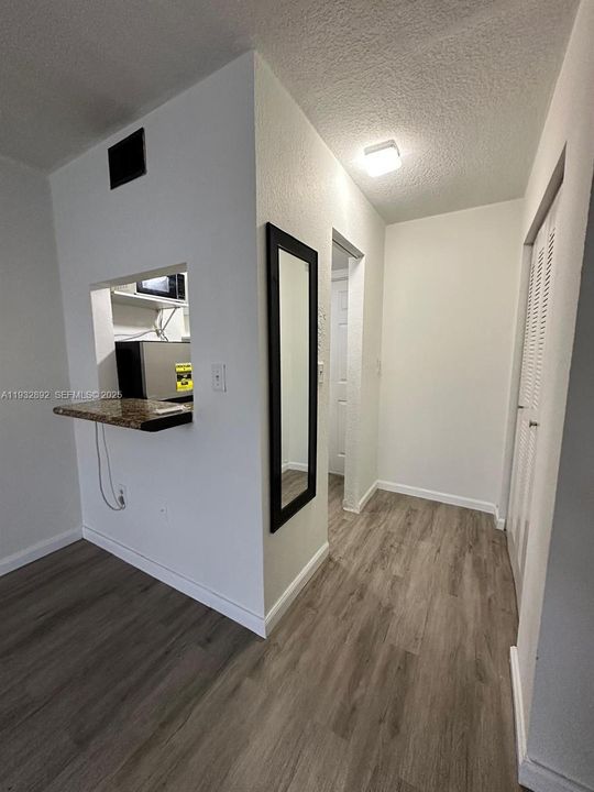 For Rent: $1,400 (0 beds, 1 baths, 500 Square Feet)