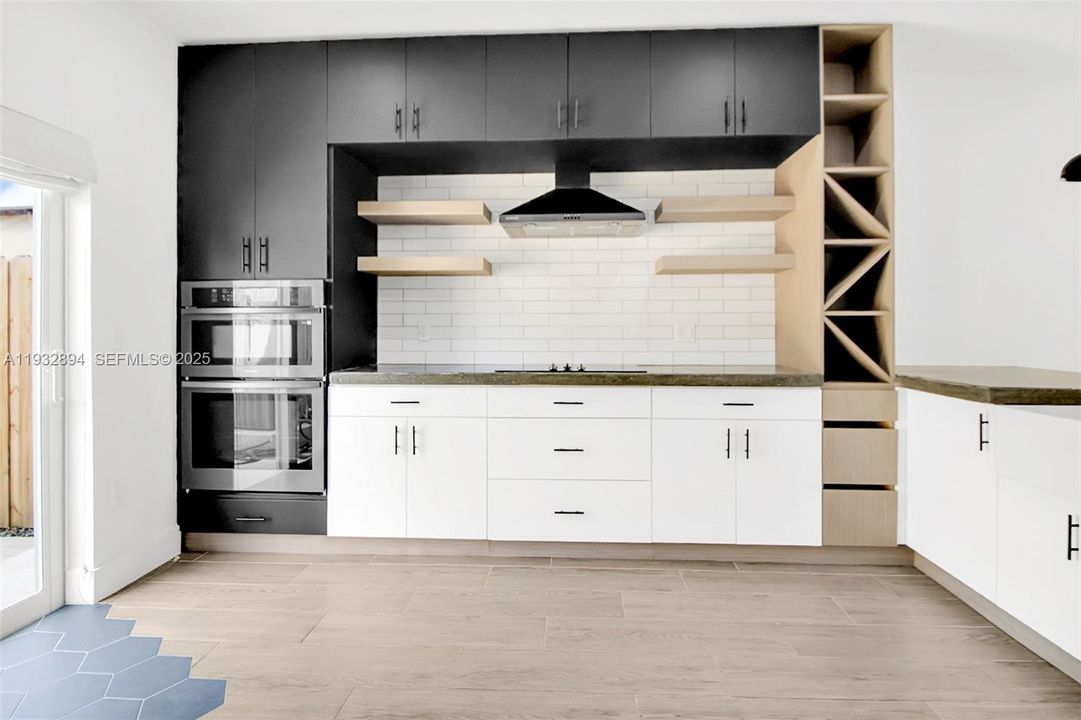 For Rent: $2,700 (2 beds, 2 baths, 1130 Square Feet)