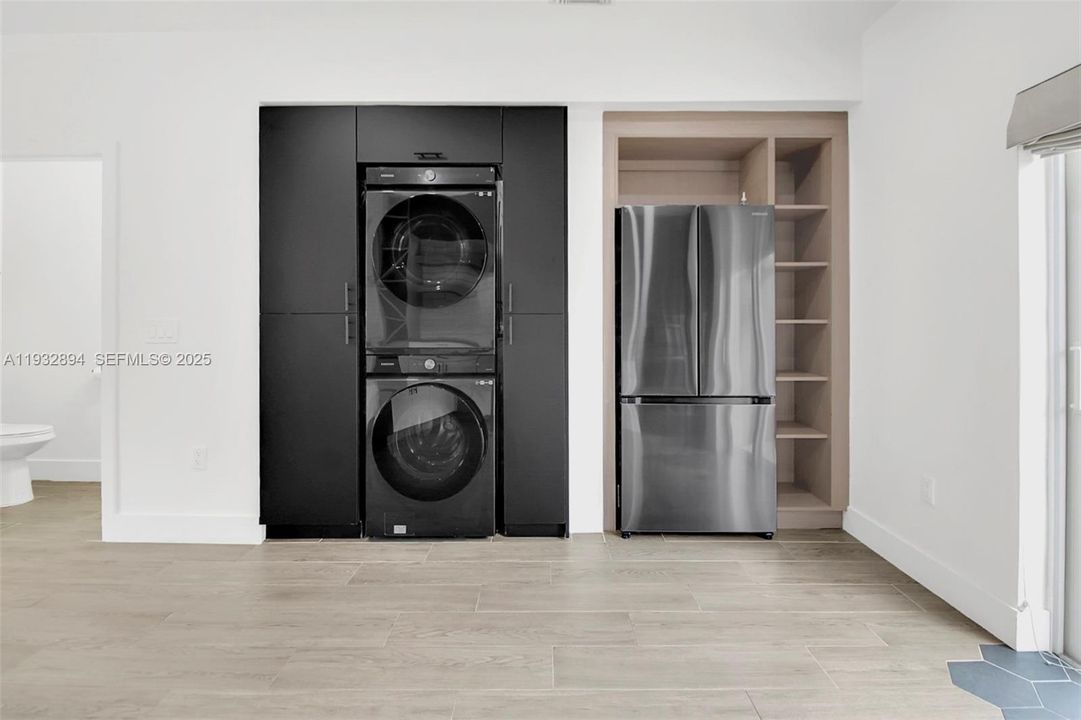 For Rent: $2,700 (2 beds, 2 baths, 1130 Square Feet)