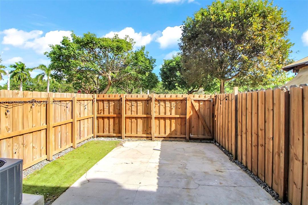 For Rent: $2,700 (2 beds, 2 baths, 1130 Square Feet)