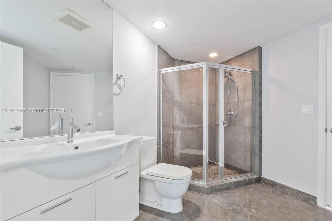 For Sale: $965,000 (2 beds, 2 baths, 1290 Square Feet)