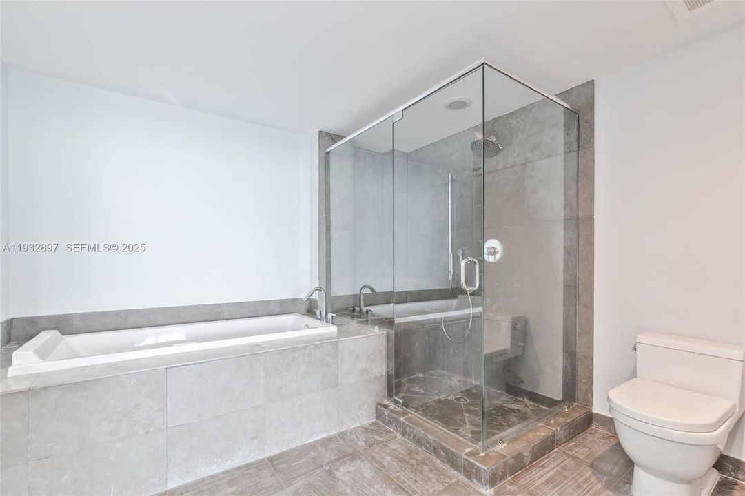 For Sale: $965,000 (2 beds, 2 baths, 1290 Square Feet)