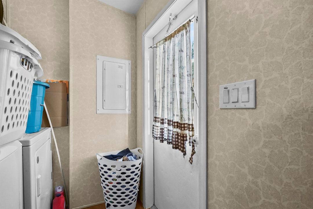 04 Laundry room 01