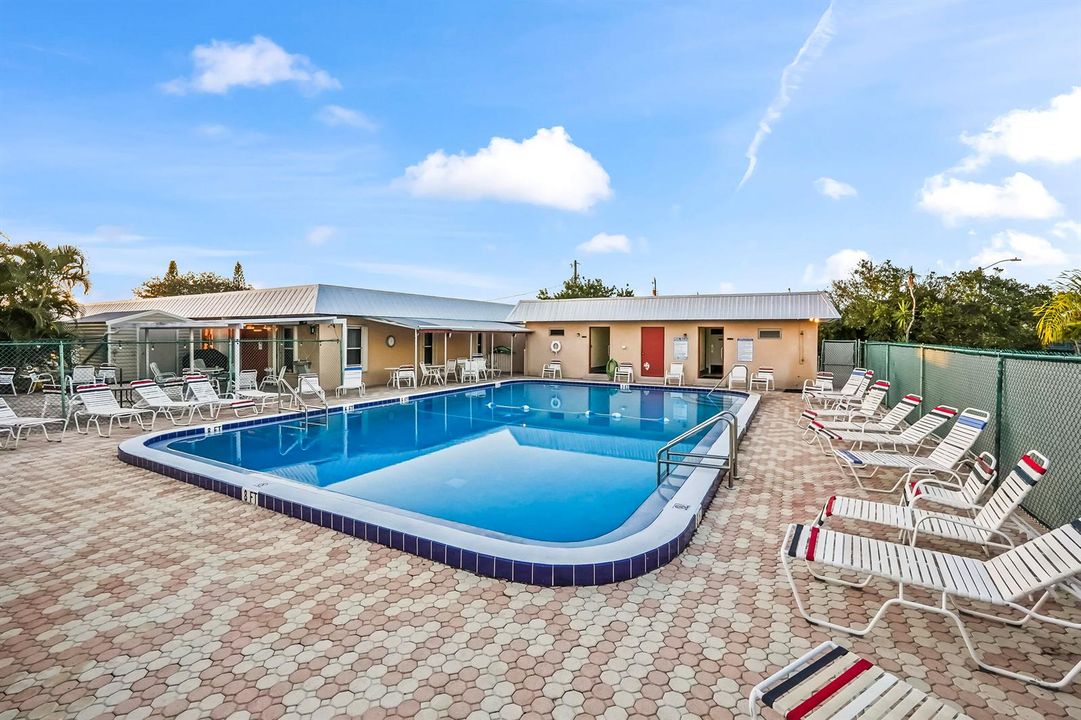 27 Swimming Pool 01