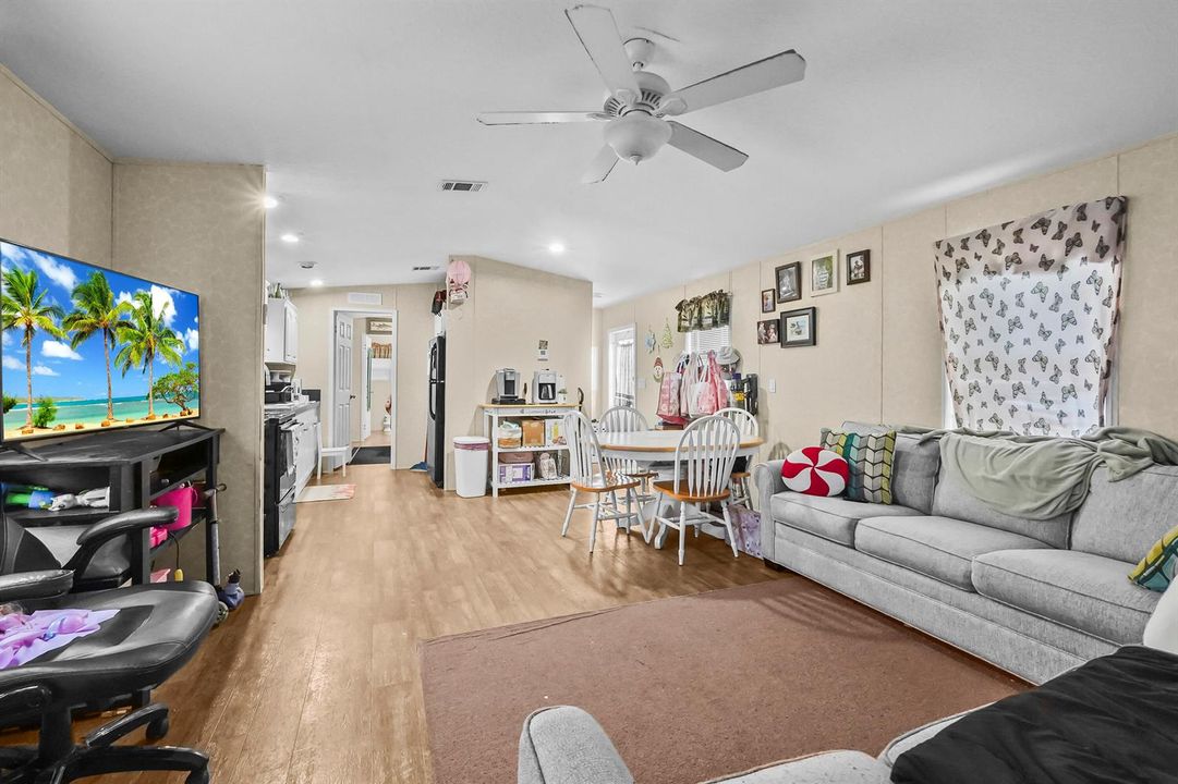 09 Living room 01