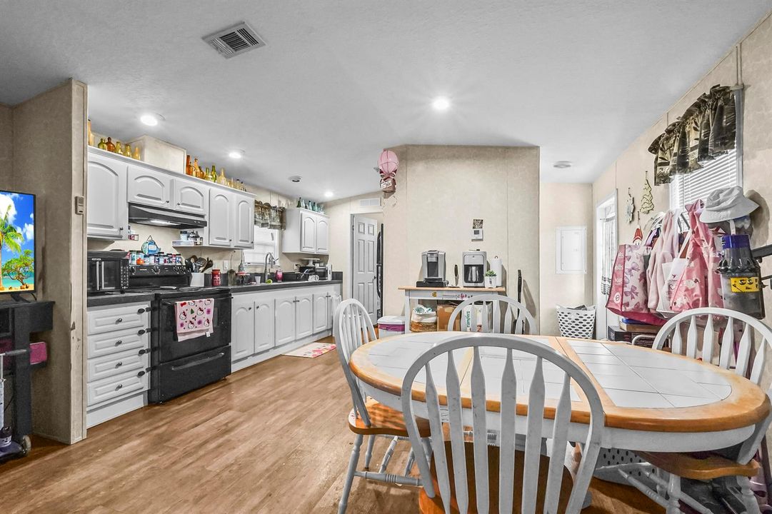 08 Dining room 03