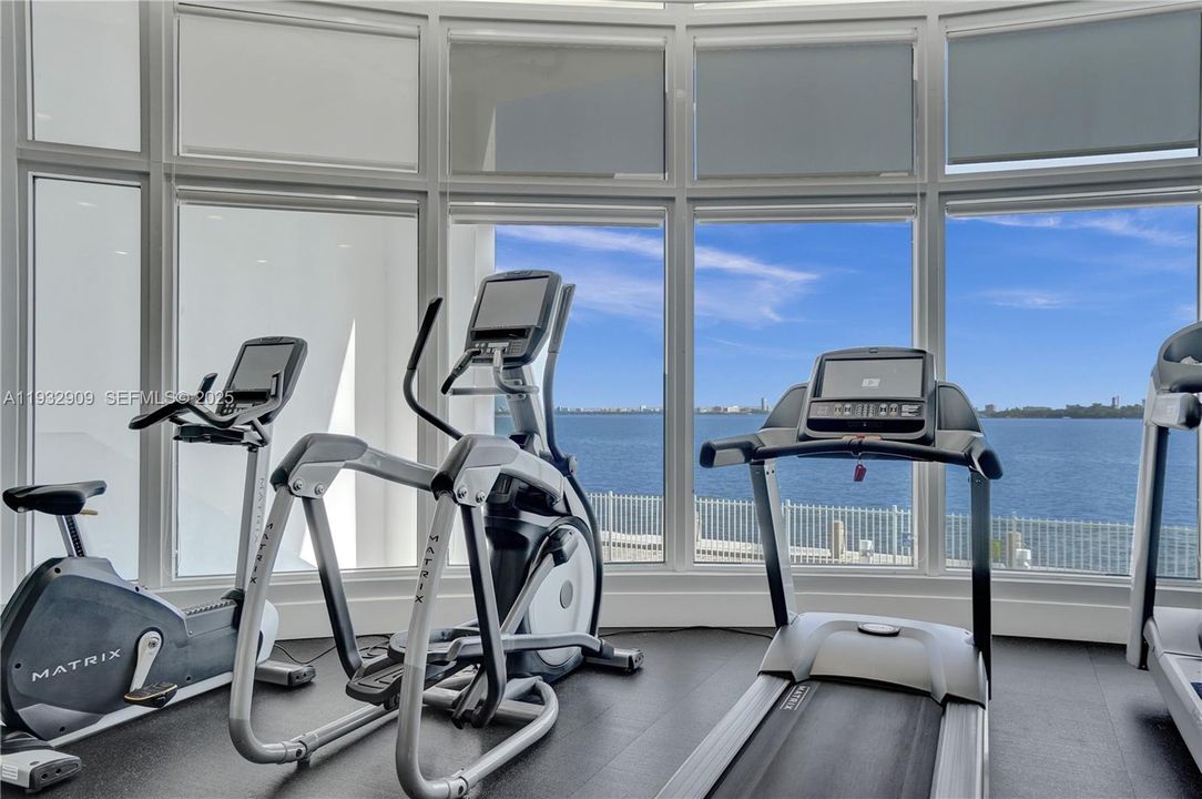 For Sale: $1,150,000 (2 beds, 2 baths, 1400 Square Feet)