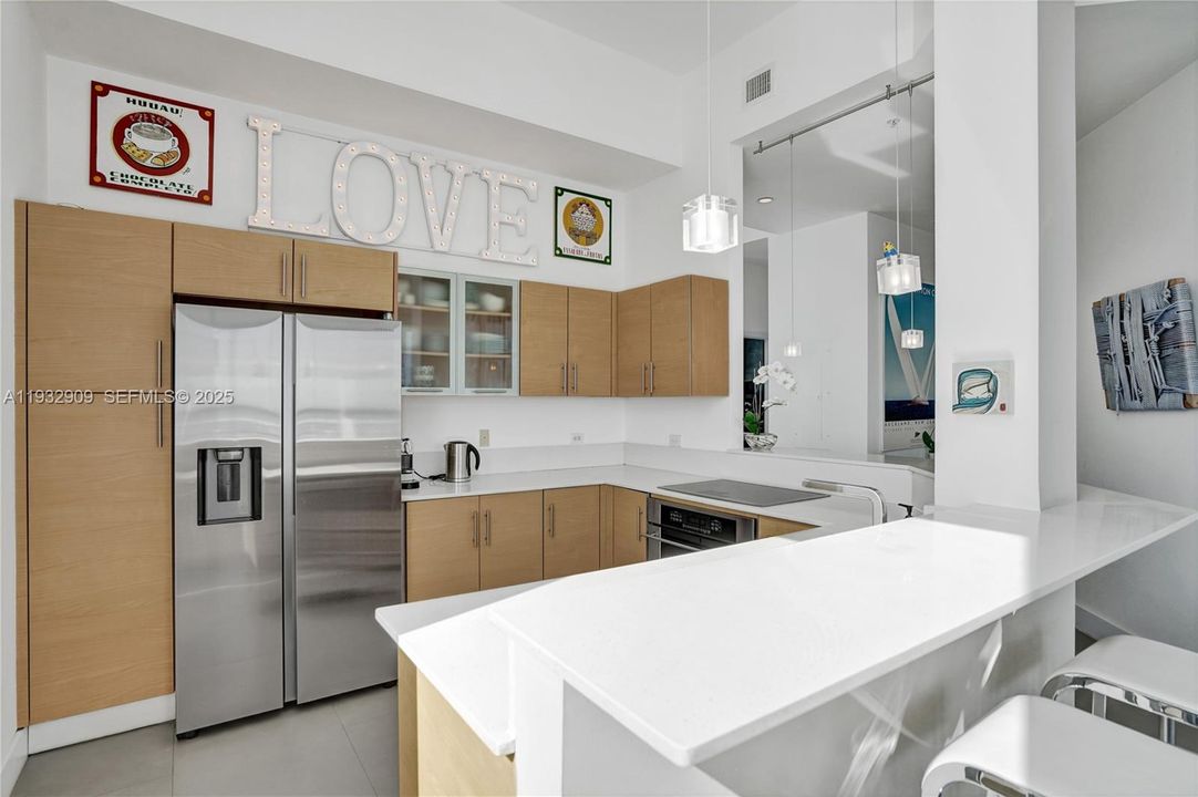 For Sale: $1,150,000 (2 beds, 2 baths, 1400 Square Feet)