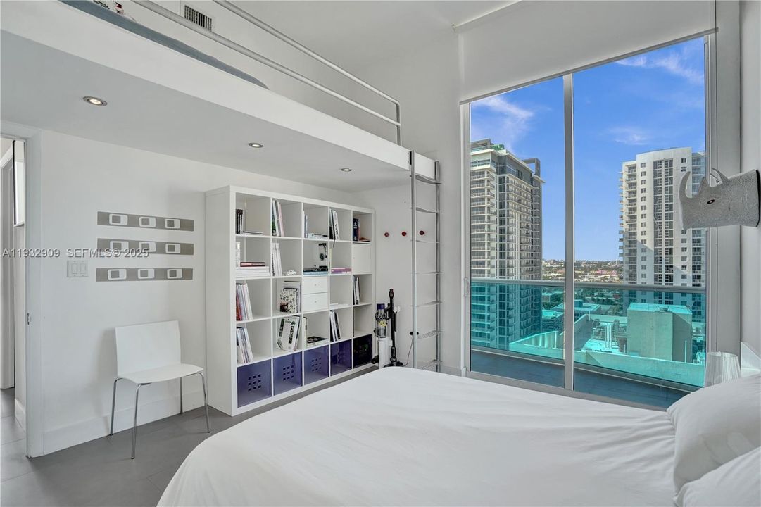 For Sale: $1,150,000 (2 beds, 2 baths, 1400 Square Feet)