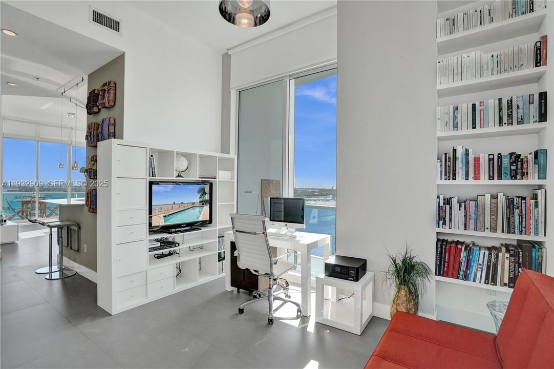 For Sale: $1,150,000 (2 beds, 2 baths, 1400 Square Feet)