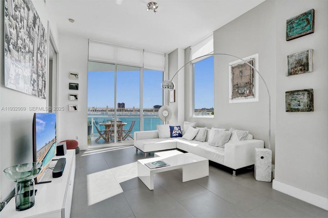 For Sale: $1,150,000 (2 beds, 2 baths, 1400 Square Feet)