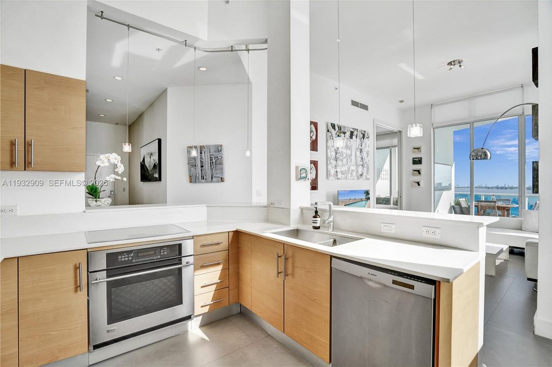 For Sale: $1,150,000 (2 beds, 2 baths, 1400 Square Feet)