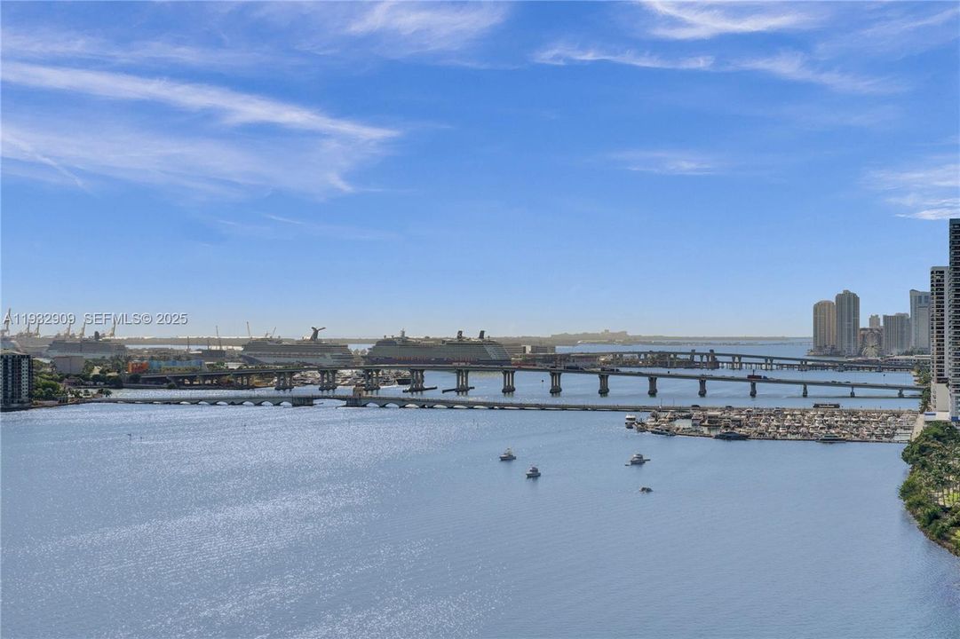 For Sale: $1,150,000 (2 beds, 2 baths, 1400 Square Feet)